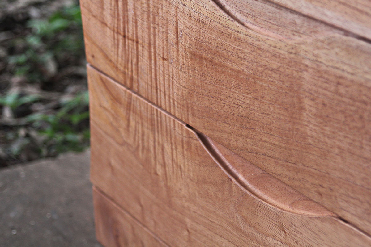 Detalle de cajonera con acabado orgánico